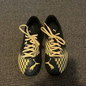 Puma Boys Soccer Cleats size 7